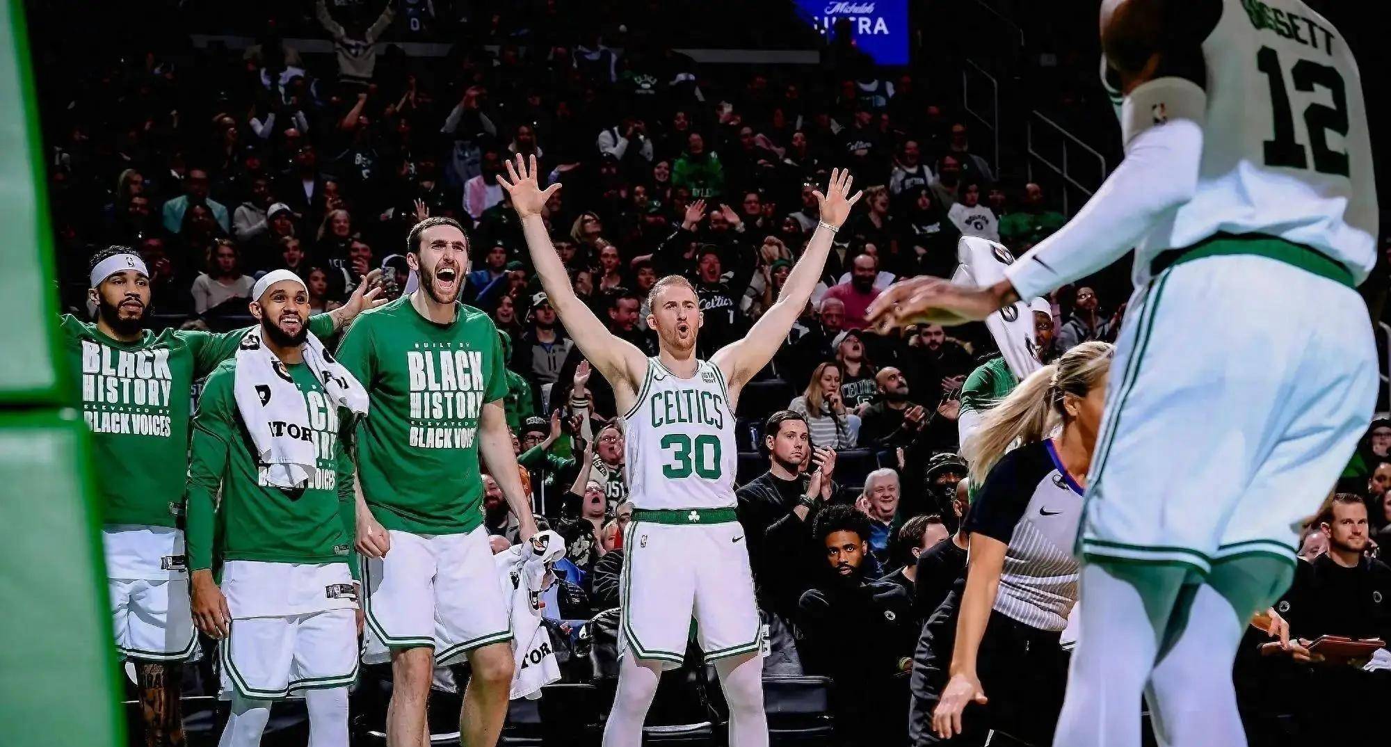 关于卫冕冠军复出神勇表现,球队冠军气息浓厚的信息 关于卫冕冠军复出神勇表现,球队冠军气息浓厚的信息