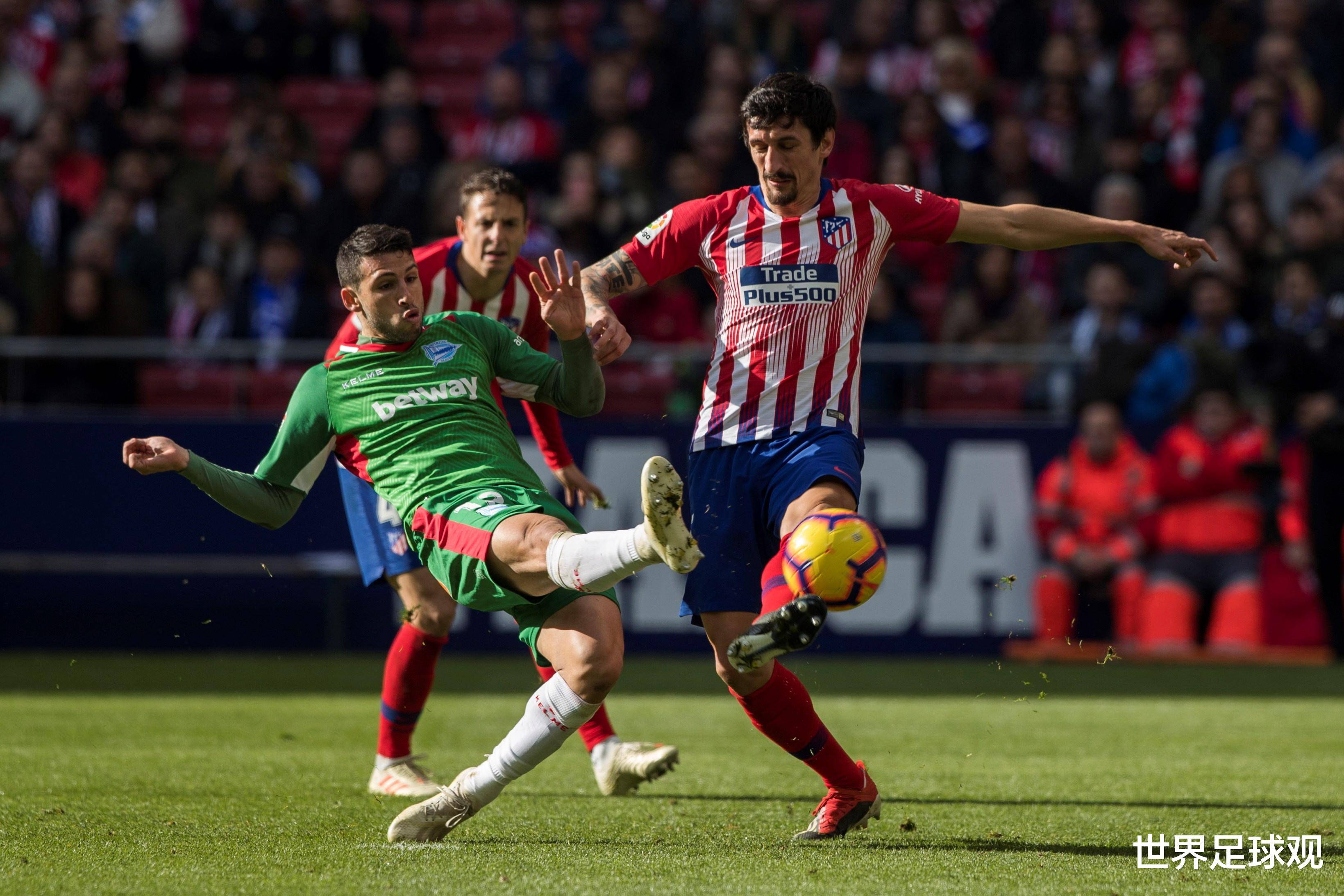 开云体育下载-足球球队引援措施逐渐加强，全力备战