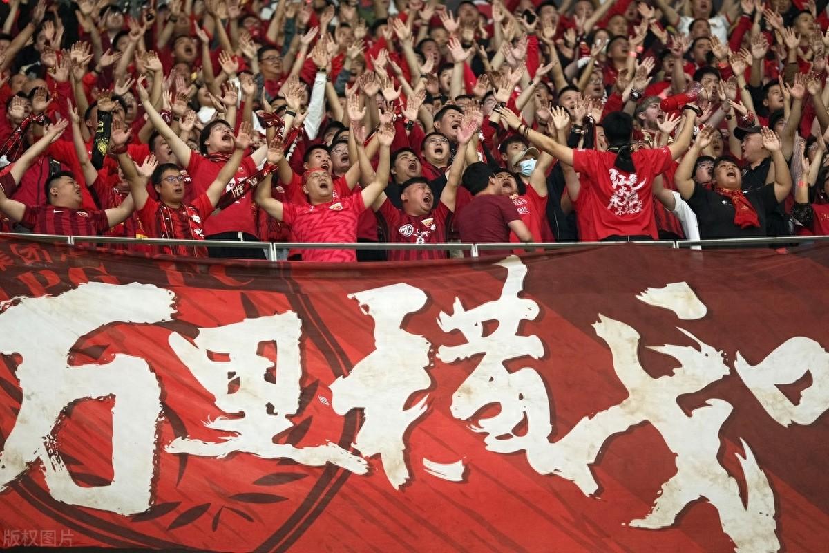 足球球队引援措施逐渐加强,全力备战 足球球队引援措施逐渐加强,全力备战