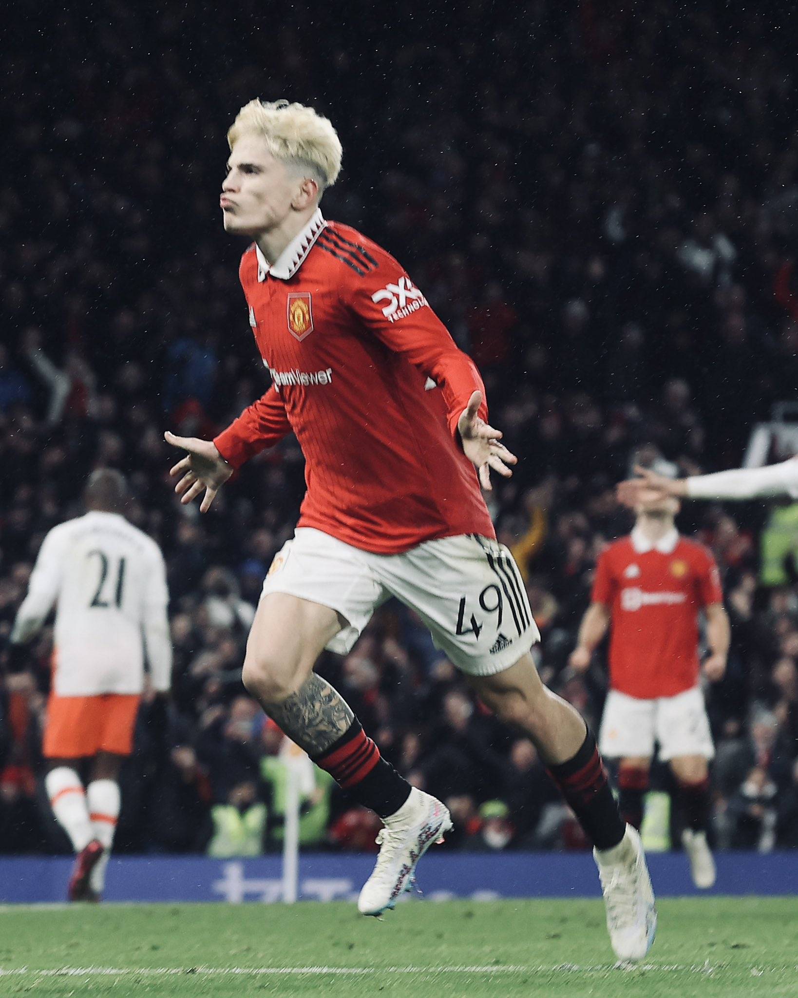 关于曼联攻势如潮,大胜西汉姆联,取得重要胜利的信息 关于曼联攻势如潮,大胜西汉姆联,取得重要胜利的信息