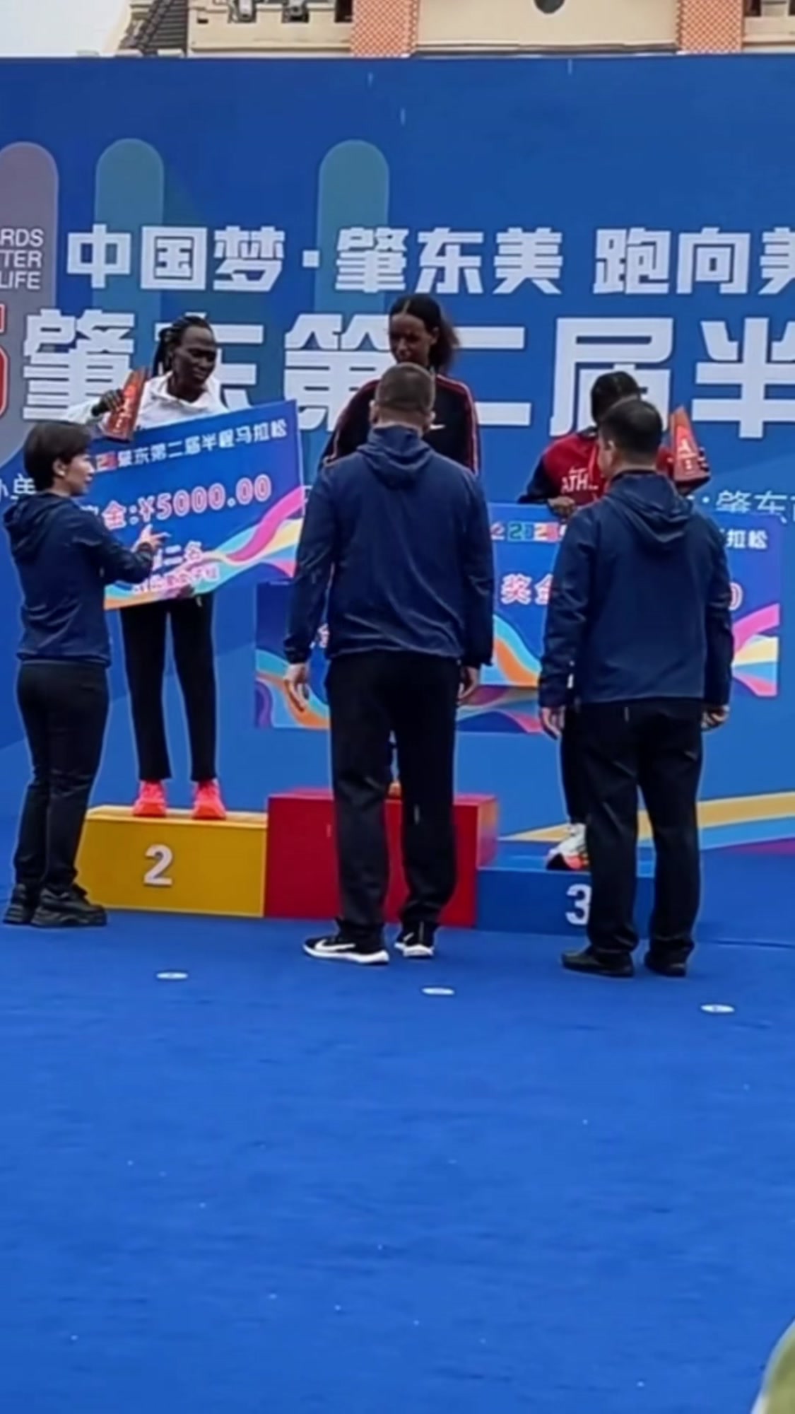 包含强强对决，决出胜负，展现出的是体育精神的词条