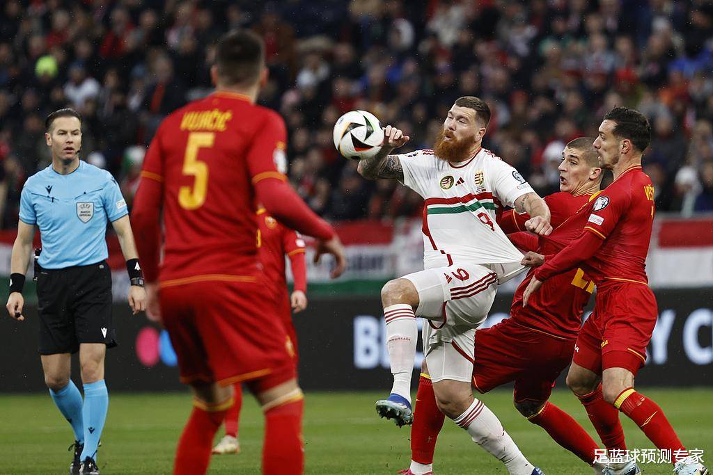 开云体育下载-球队进攻端失误频现，战绩下滑明显