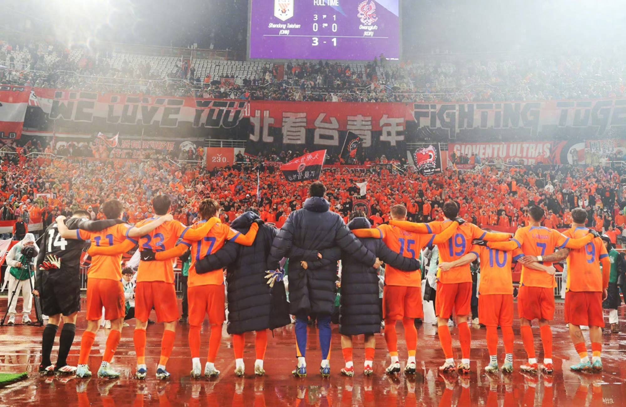 开云体育下载-紧张气氛笼罩，双方球队比拼实力的简单介绍