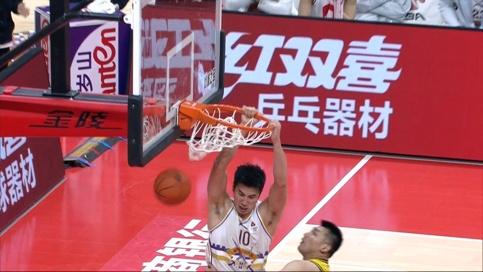 盖罗纳客场告负,连败困扰球队 盖罗纳客场告负,连败困扰球队