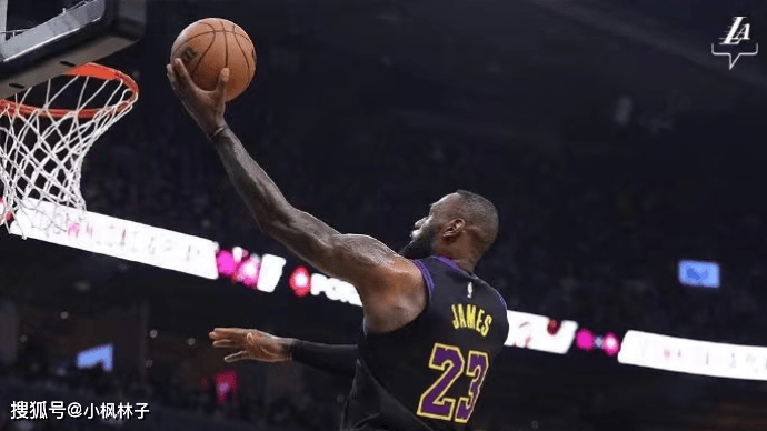 关于猛龙队主力球员空接暴扣，助球队逆转比分的信息