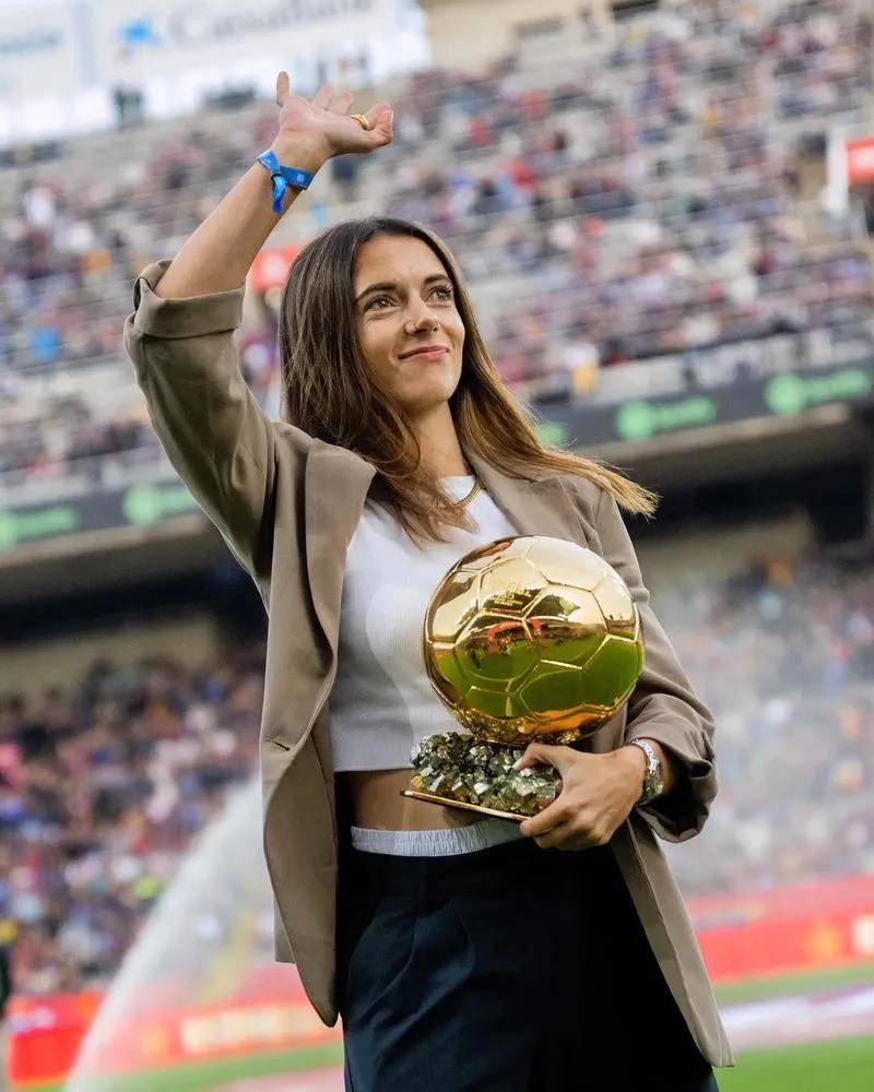 女足巨星当选年度最佳球员