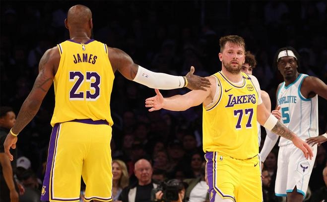 开云体育官网-赛场波澜！三位选手同分获奖