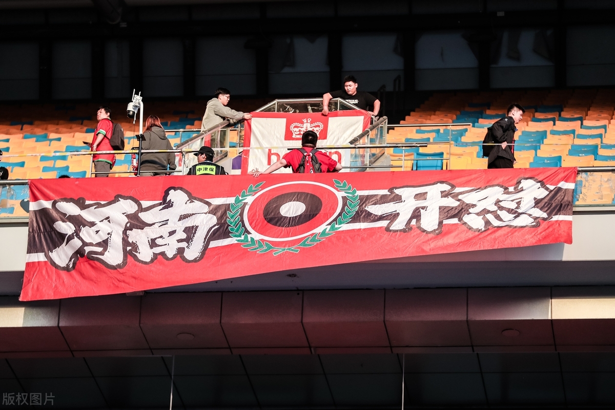 包含河南足球俱乐部临场表现出色，斩获关键胜利的词条