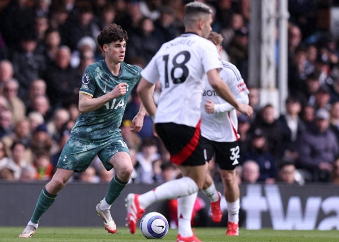 热刺实力全无,连续遭遇惨败 热刺实力全无,连续遭遇惨败