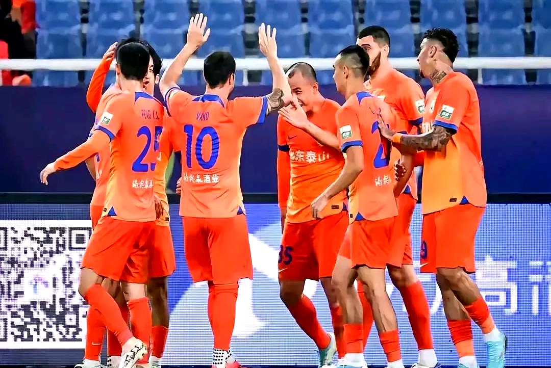 惊险胜利!中超球队晋级下一轮关键战 惊险胜利!中超球队晋级下一轮关键战