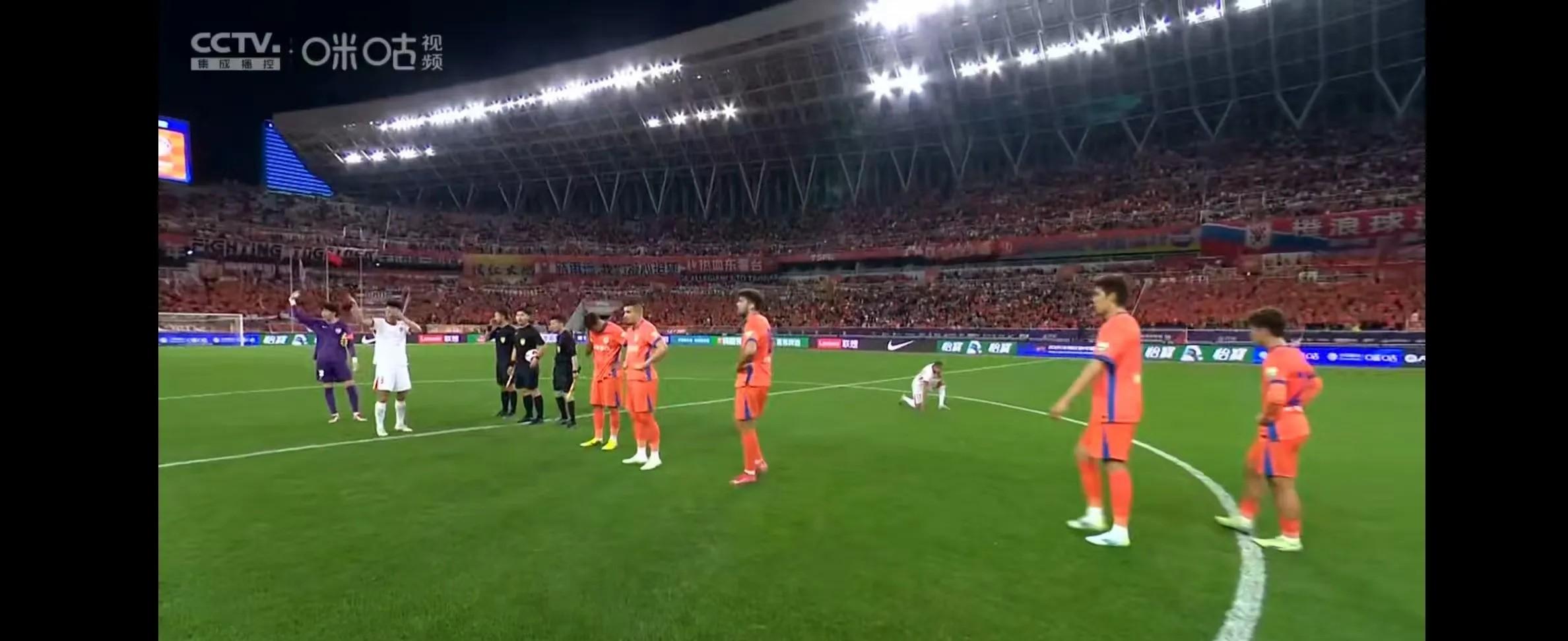 开云体育下载-埃瓦尔防线漏洞频出，需调整战术打法