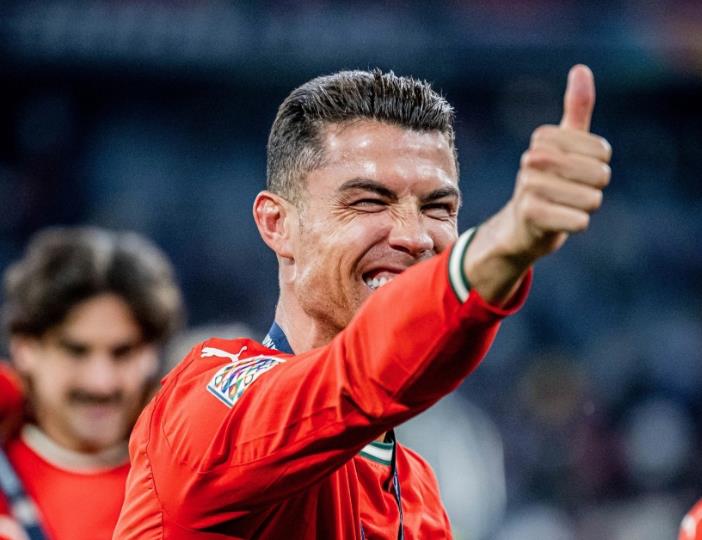 开云官网-葡萄牙青年队夺冠，赛后欢呼庆祝胜利