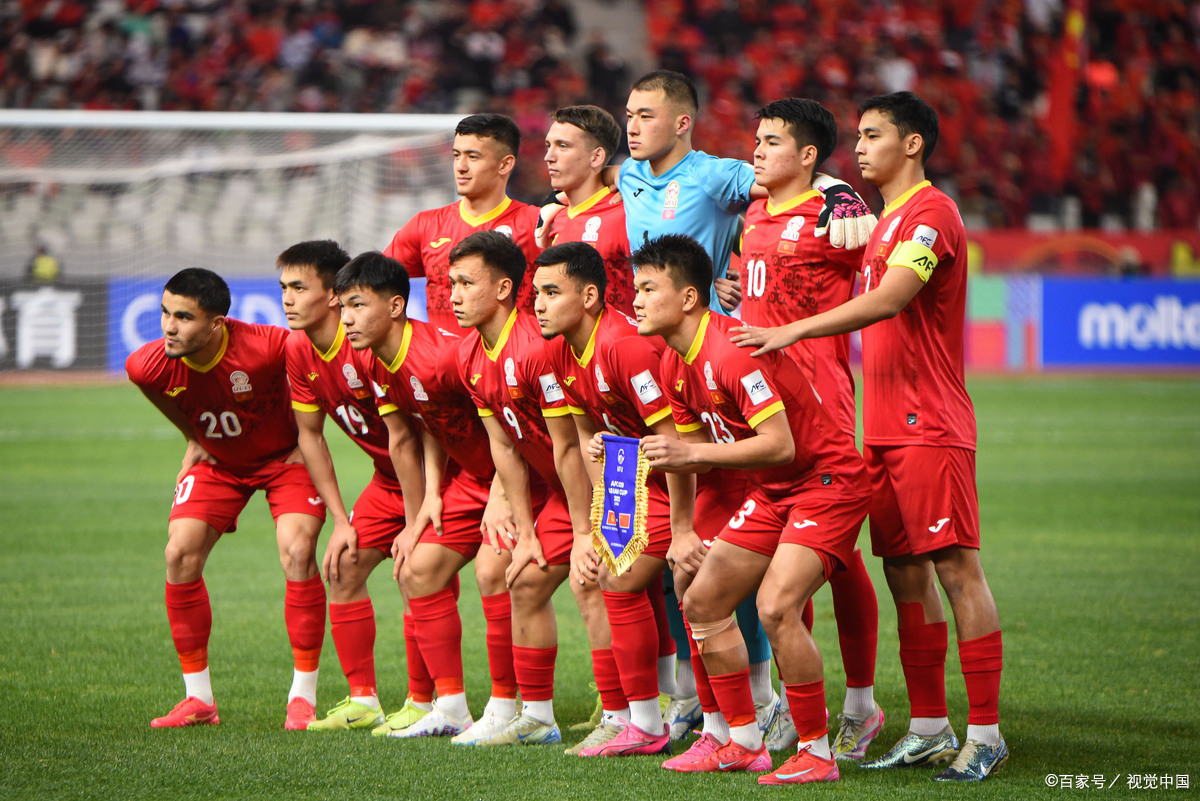 国内足球职业赛事精彩一幕:全队奋勇拼搏取胜的简单介绍 国内足球职业赛事精彩一幕:全队奋勇拼搏取胜的简单介绍