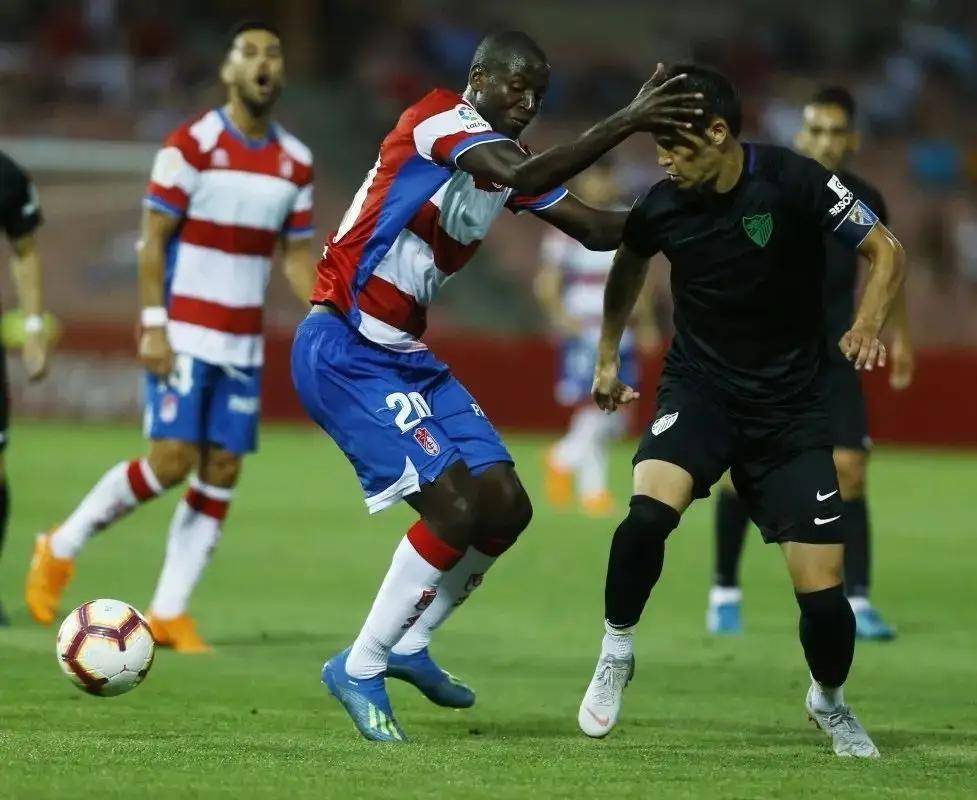 开云体育-马拉加客场不敌对手，积分差距扩大