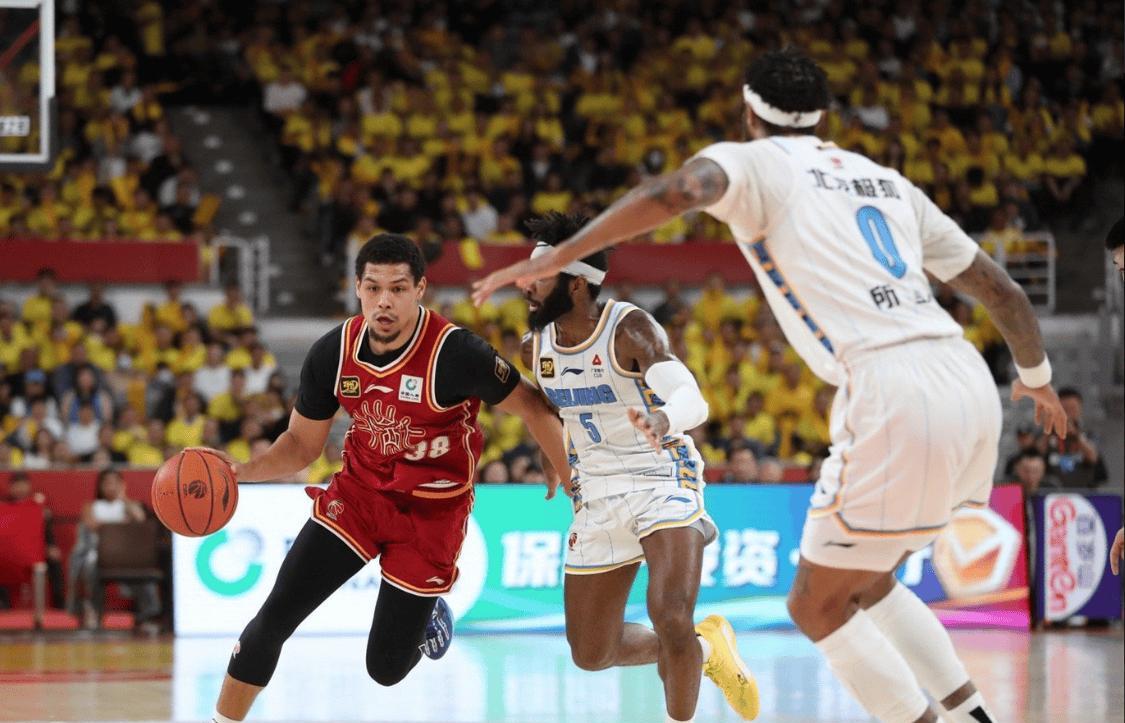 开云体育官方网站-包含篮球联赛风波频发，球队外援引发争议的词条