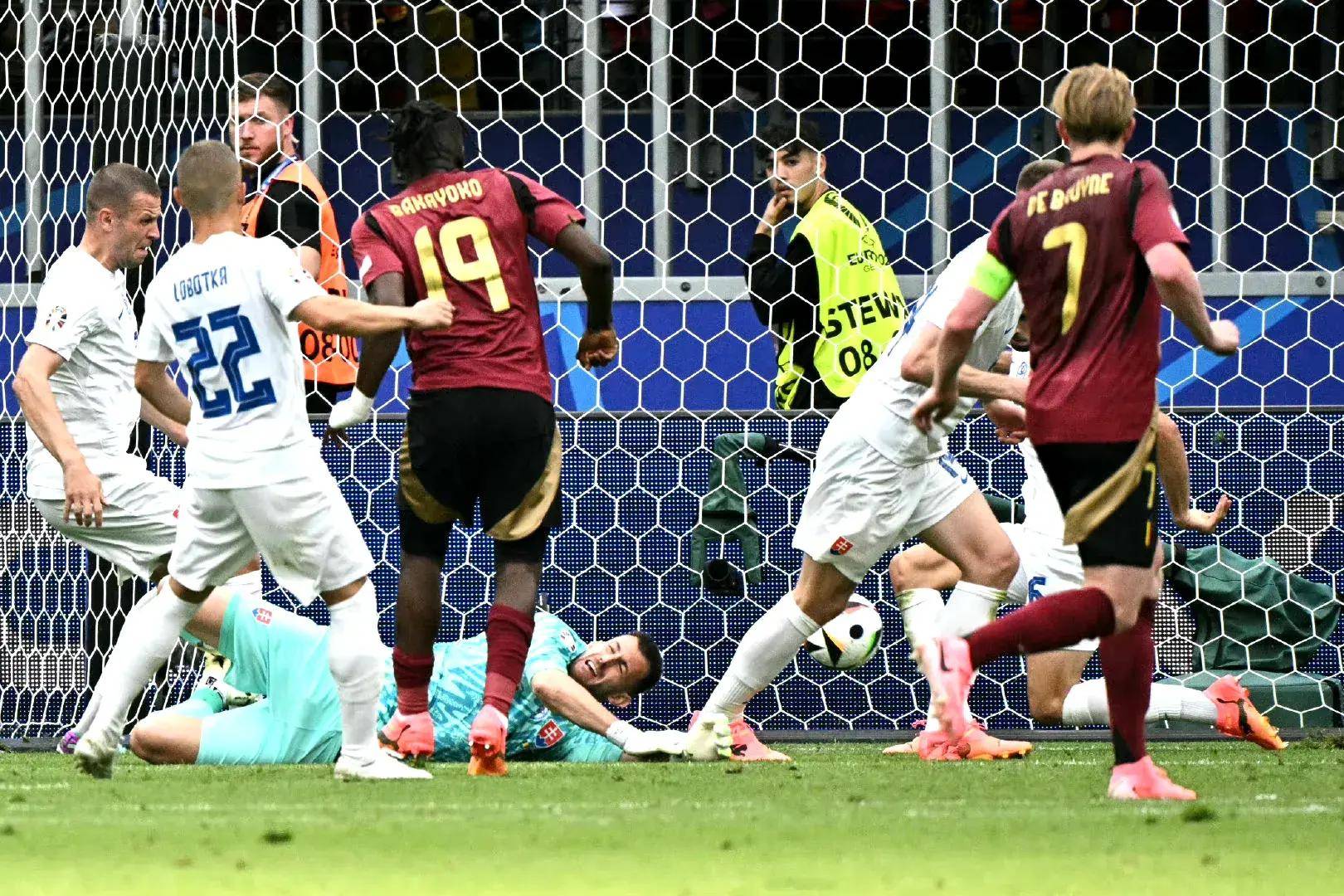 开云平台-斯洛伐克队在比赛中遭遇惨败