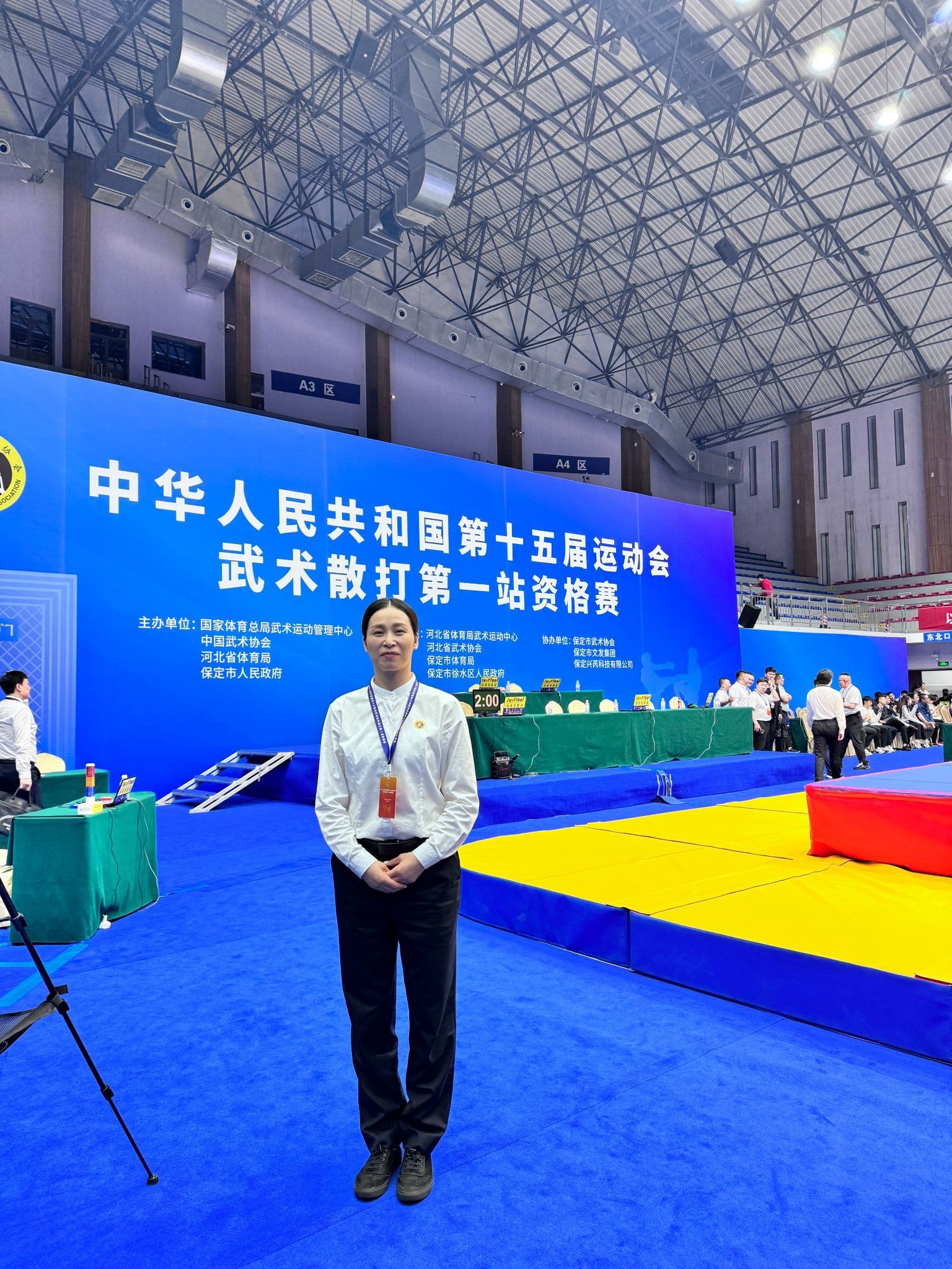 裁判严明执法,保障比赛公平 裁判严明执法,保障比赛公平