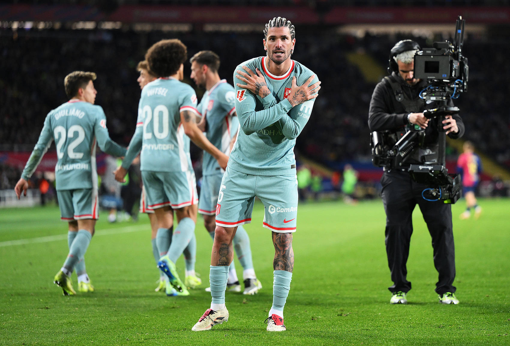 马德里竞技大胜,锁定小组第一晋级淘汰赛 马德里竞技大胜,锁定小组第一晋级淘汰赛