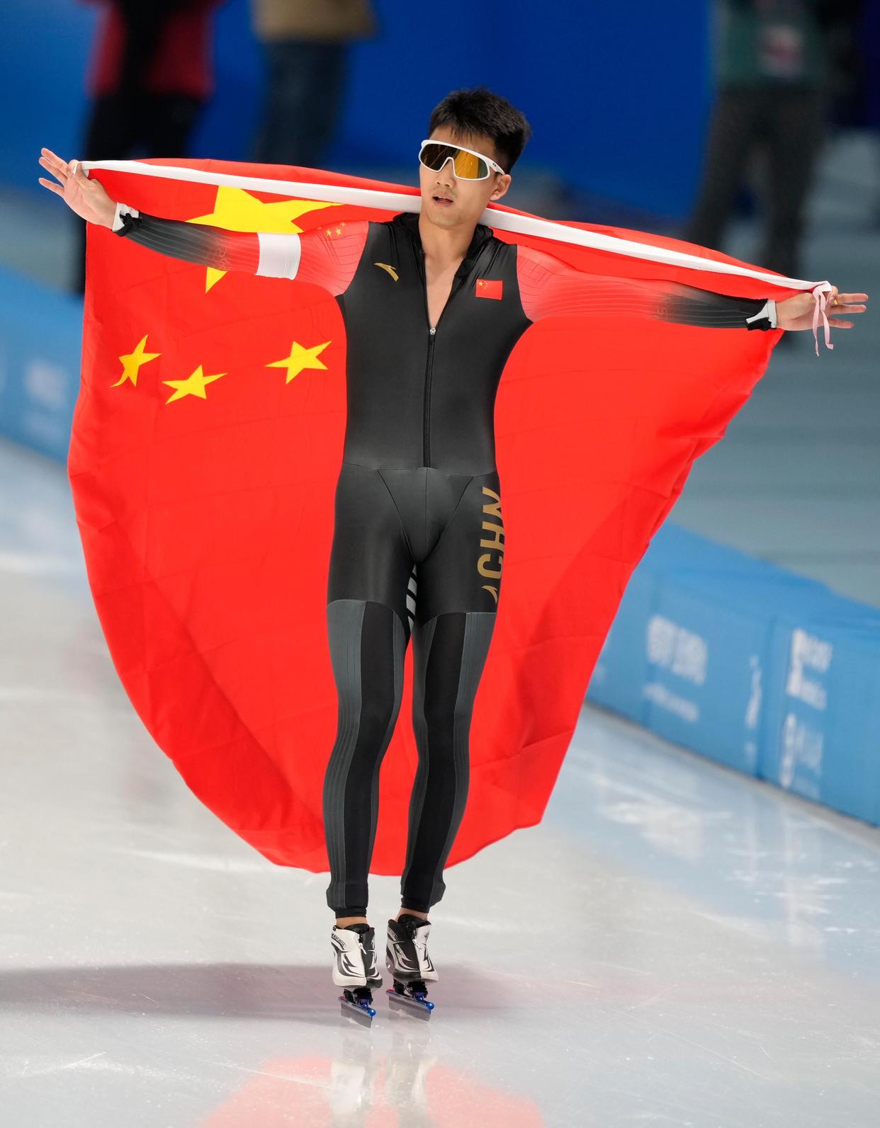 瑞典花样滑冰选手技艺高超,荣膺金牌 瑞典花样滑冰选手技艺高超,荣膺金牌