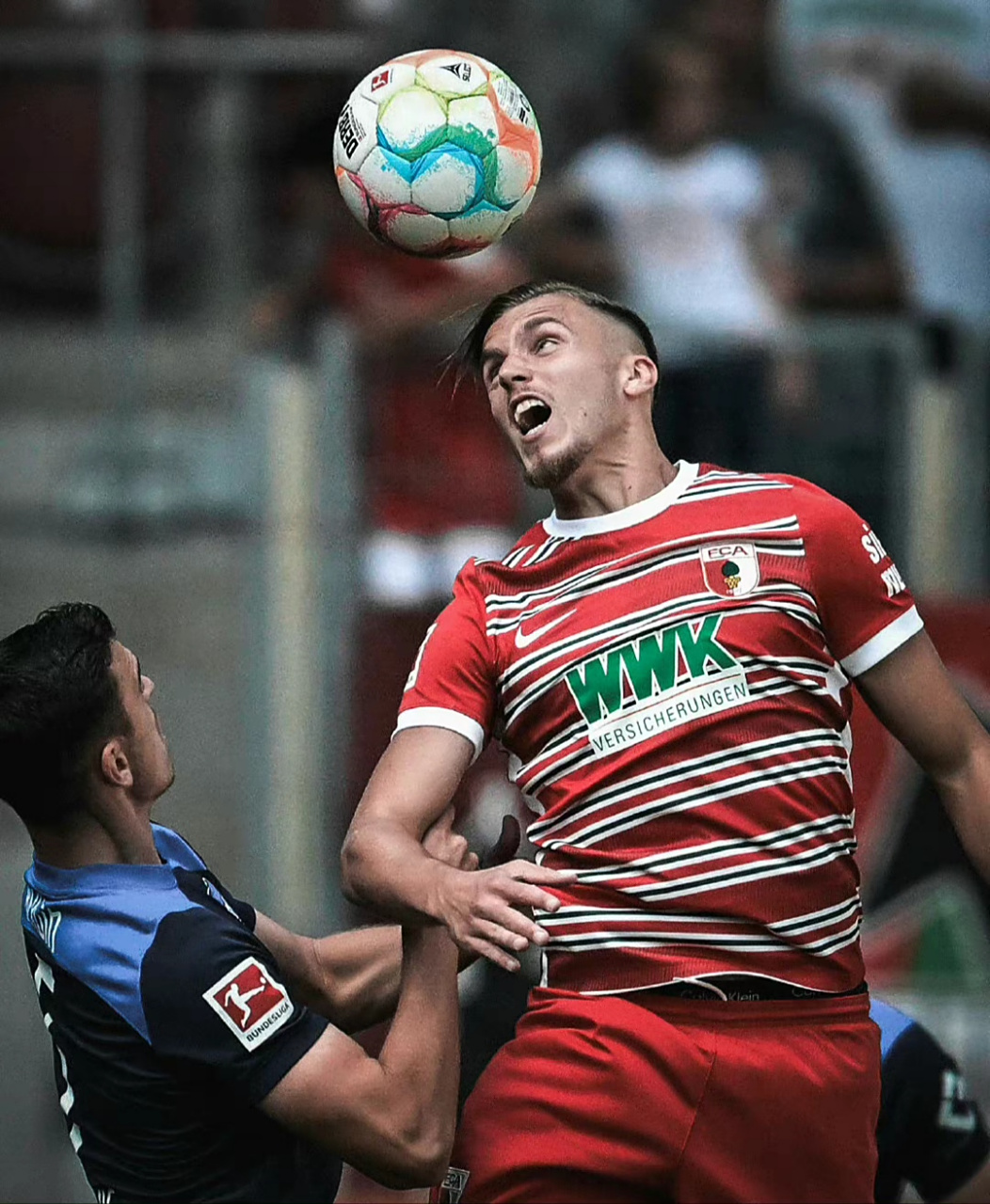 包含奥格斯堡队迎来胜利，积分榜上升的词条