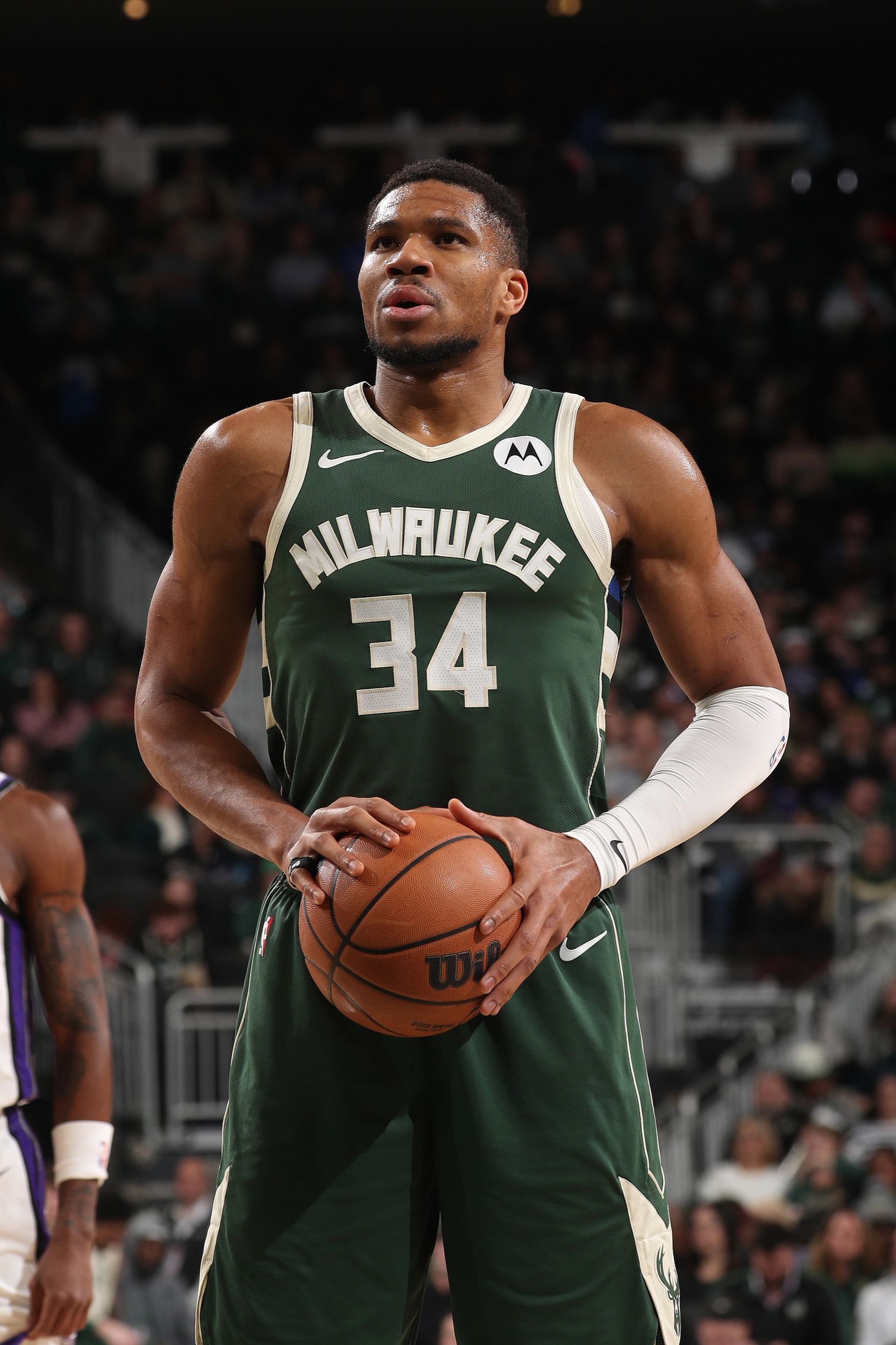 开云体育app-雄鹿队背靠背作战，以微弱优势战胜猛龙队的简单介绍