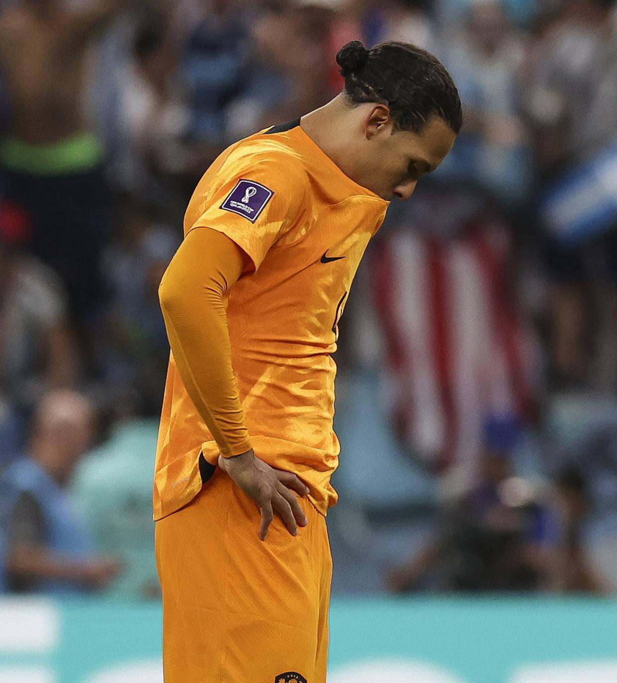 荷兰取得胜利，为晋级赛程铺平道路