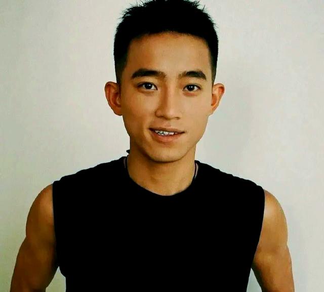 新晋选手默默崭露头角，引发关注