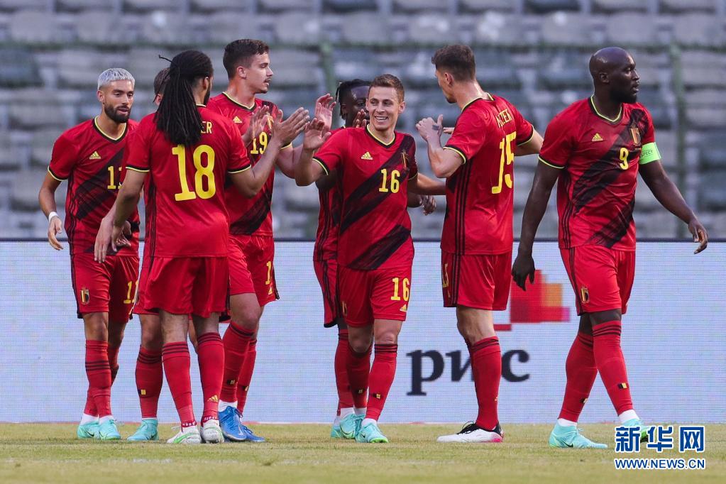 西班牙战平希腊，保持榜首位置