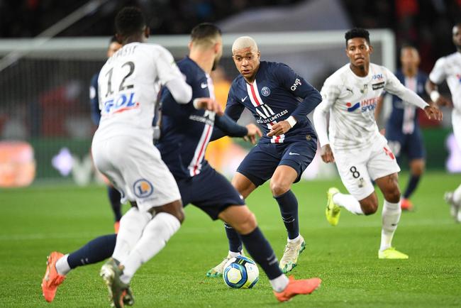 包含亚眠在与波尔多的比赛中获胜，保持不败的词条