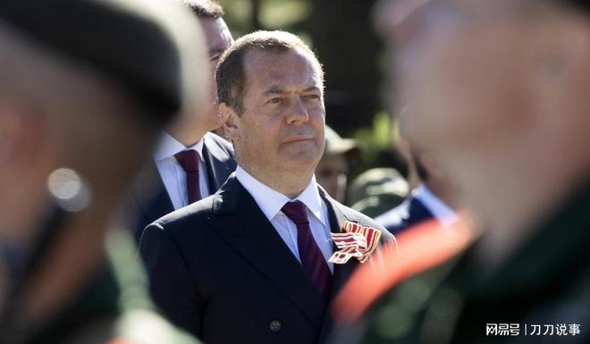 关于美国网球队翻盘欧洲网球队，梅德韦杰夫统治全场的信息