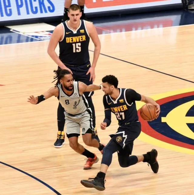 开云体育-马刺翻盘掘金，周琦统治全场的简单介绍